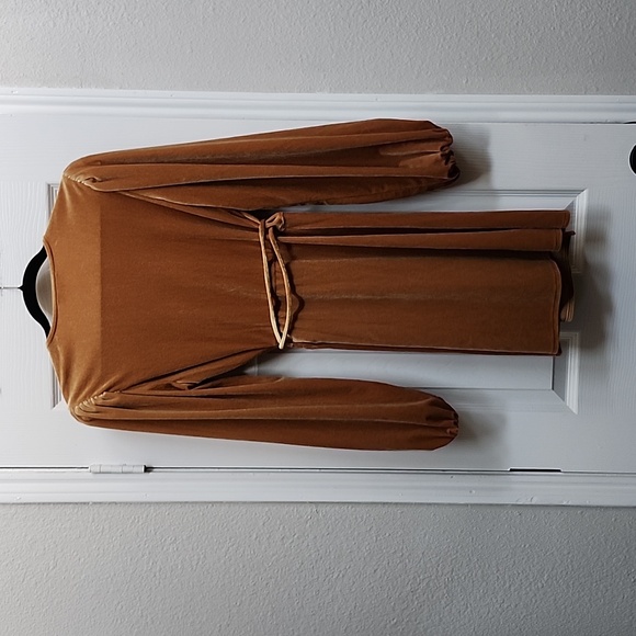 Gianni Bini Gold Velvet Long-sleeve Wrap Dress, Size S - Picture 3 of 6